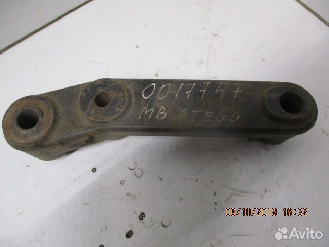 Кронштейн кабины передний левый Mercedes-Benz A970