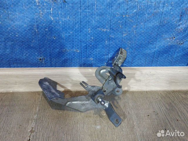 Кронштейн проводки двигателя леый S class W222, Х2