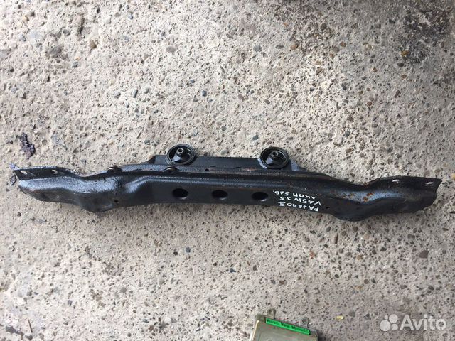 Перемычка рамы кронштейн АКПП паджеро 2