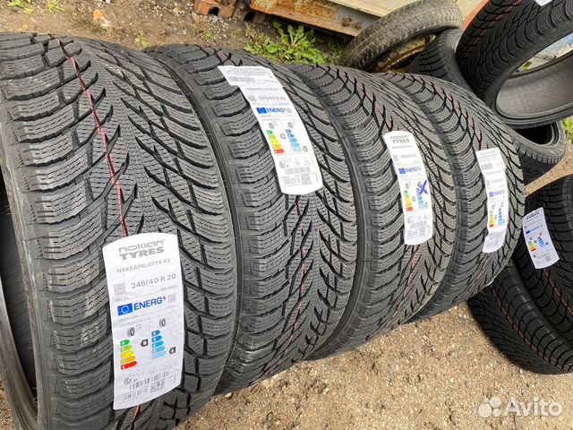 Nokian Tyres Hakkapeliitta R3 245/40 R20 и 275/35 R20 99T