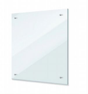 Защитный экран из закаленного стекла на кухню