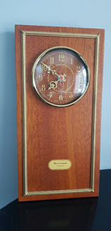 Часы кварцевые настенные Янтарь. СССР