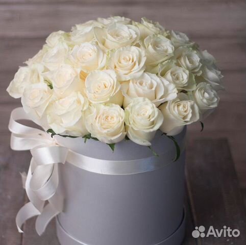 Доставка 46-10-00. Цветы. Белая 31 роза в коробке