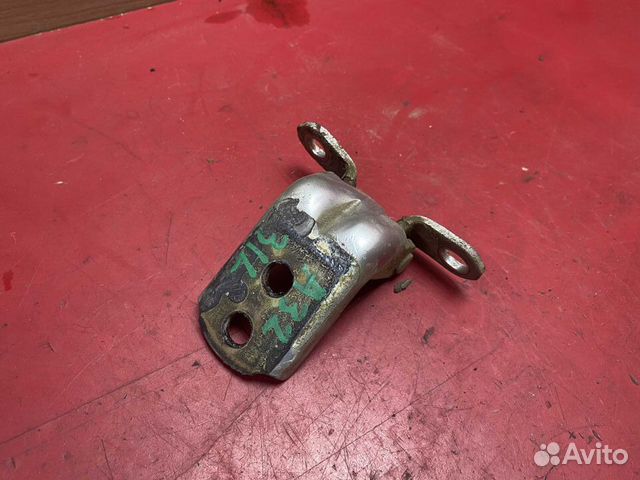 Петля двери задней 824214P000 Nissan Maxima (A33)