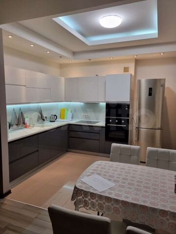 2-к. квартира, 82 м², 9/10 эт.