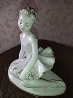 Фарфоровая статуэтка 