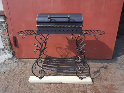 Мангал с крышкой на подставке