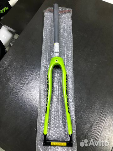 Карбоновая вилка для шоссейного велосипеда
