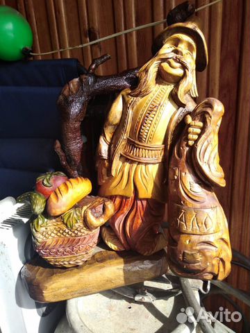 Статуэтка из дерева