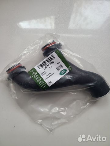 Патрубок системы охлаждения LR092992