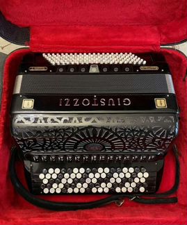 Баян с уникальной историей,был куплен в подарок