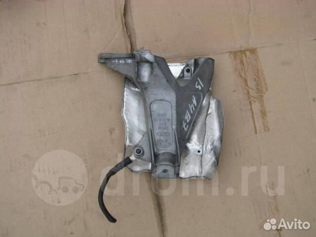 Кронштейн двигателя правый Audi A4 (B7) 2004-2009