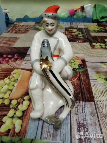 Фарфоровая статуэтка 