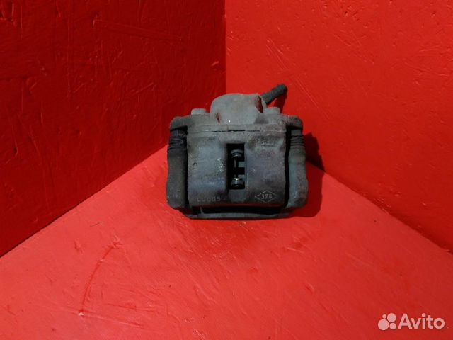 Суппорт передний левый Рено Логан скоба суппорта