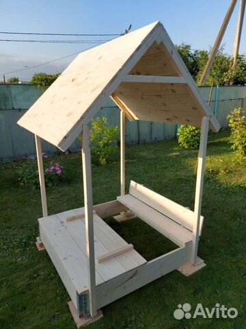 Песочница с крышей