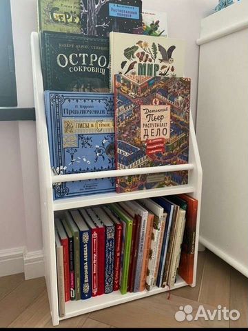 Стеллаж Монтессори из сосны с высокой полкой