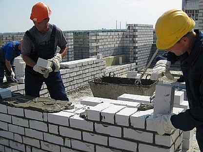 Строитель универсал. Строитель-каменщик профессия. Строители. Требуются каменщики. Строитель с кирпичом.