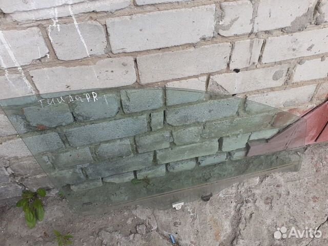 Стекла на двери Nissan Tiida