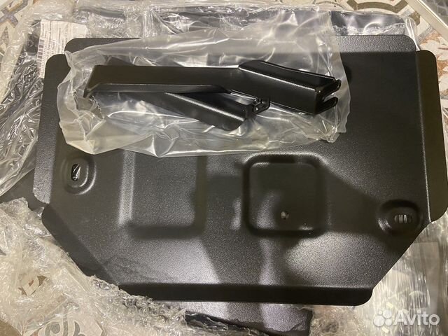 Защита топливного бака и комплект крепежа