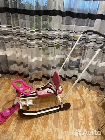 Детский снегокат с ручкой