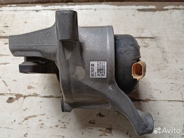 Опора двигателя 8W0199371BD