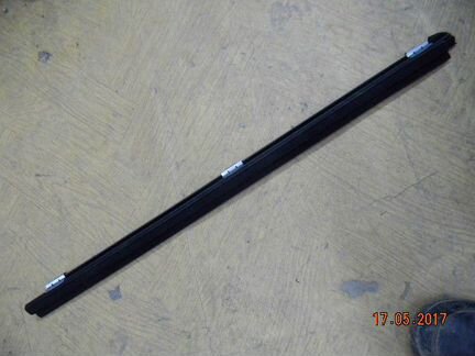 Уплотнитель стекла двери задний правый Toyota