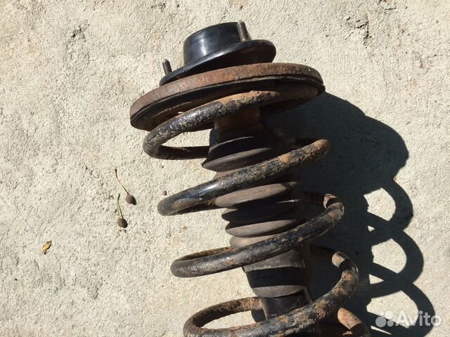 Стойка передняя правая в сборе