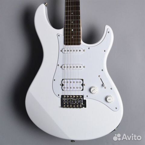 Электрогитара Yamaha + Аксессуары