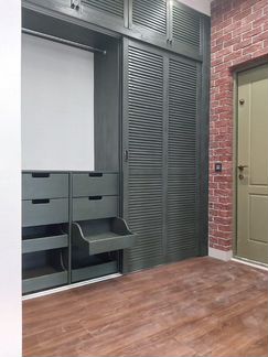 Шкафы с жалюзийными дверями, дверцами жалюзи, рееч