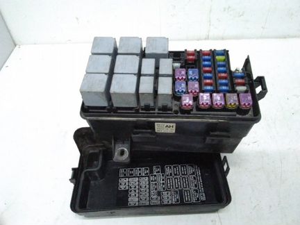 Блок предохранителей под капотом Chevrolet Lacetti