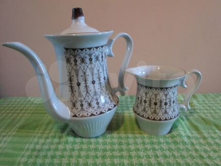 Кувшин и молочник, соусник,сахарницы