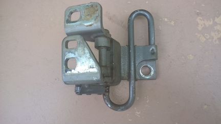 Нижняя петля передней R двери VW Гольф-6 2009-2012