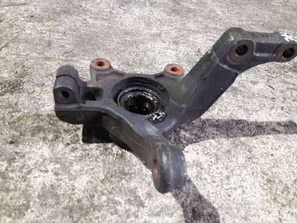 Кулак передний правый ниссан ноут