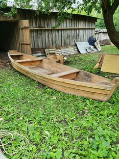 Новая деревянная лодка