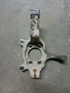 Кулак поворотный правый nissan qashqai j10