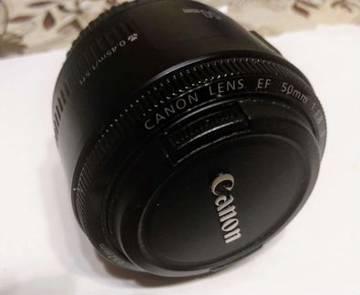 Объектив Canon EF 50 mm f/1.8 II с тушкой Canon 40