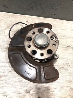 Кулак передний левый Mercedes-Benz E-Class W212