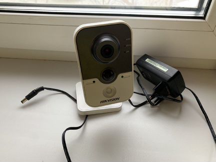 Камера Видеонаблюдения HikVision DS-2CD2432F-IW