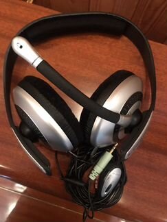 Наушники с микрофоном