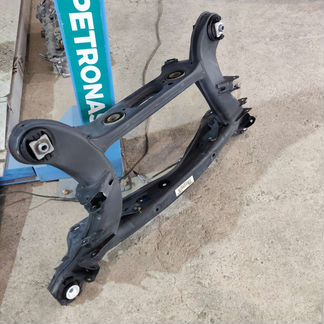 Задний подрамник на Мерседес W204 6.3 AMG