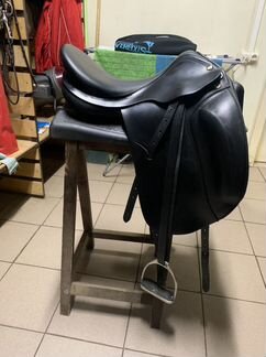 Выездковое седло