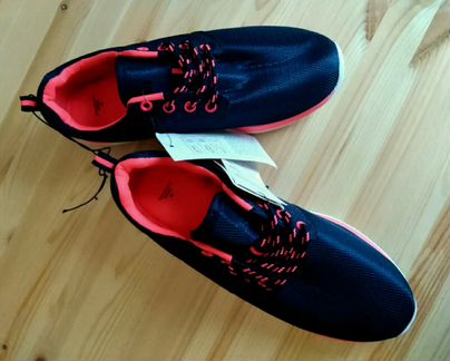 Новые Классные кроссовки, р.38