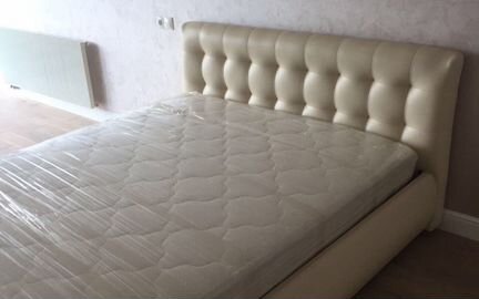 Кровать с подъемным механизмом