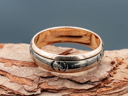 Золотое кольцо с бриллиантами