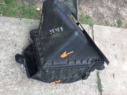 Корпус воздушного фильтра 2.0 ALT Audi A4 8E