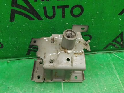 Кронштейн усилителя передний левый Nissan X-Trail