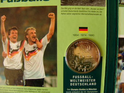 Монеты.Значки