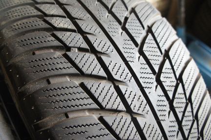 Зимние шины бу R17 225 50 17 Bridgestone RFT