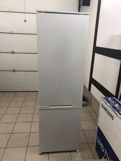 Встраиваемый холодильник electrolux ENN2853AOW