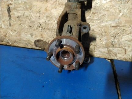 Кулак поворотный передний правый Ford S-Max 2006